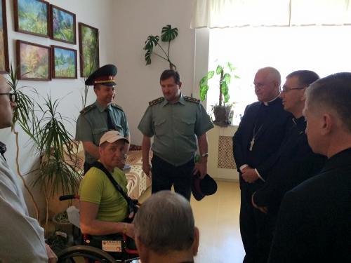 Поранених військовослужбовців відвідала делегація Американської Єпископської Конференції.(ФОТО)